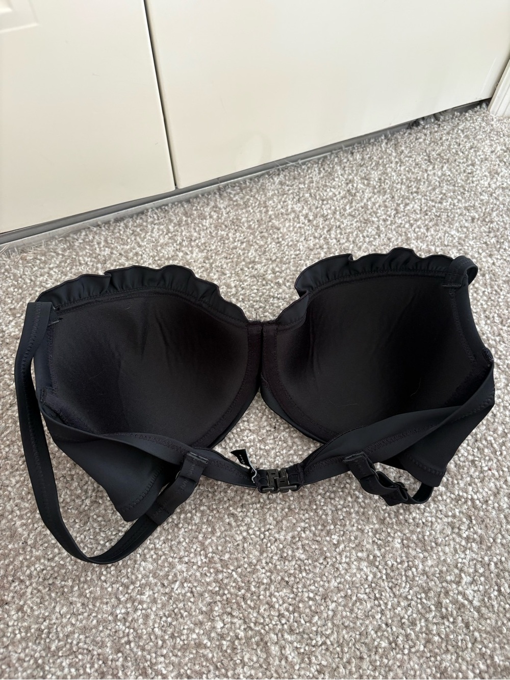 Pour Moi Splash Frill Bikini Top Black Bra Sized 32E (32DDD US) NO SIZE TAG - Picture 3 of 5